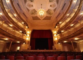 Theatro Carlos Gomes reabre com uma programação vasta para dezembro