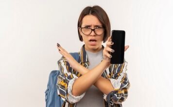 Lei que restringe celulares nas escolas completa um ano