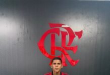 Atacante capixaba assina seu primeiro contrato profissional com o Flamengo