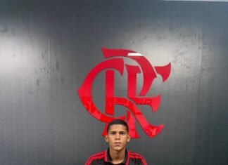 Atacante capixaba assina seu primeiro contrato profissional com o Flamengo