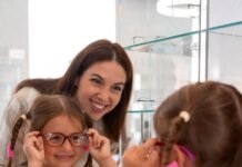 Excesso de telas no recesso escolar acende alerta para casos de miopia